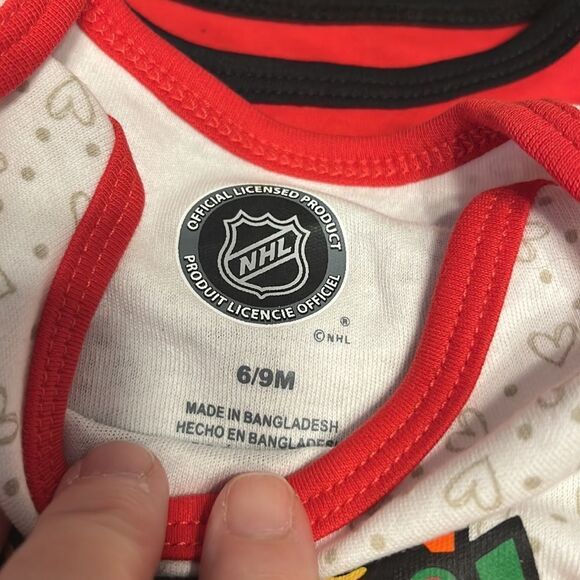 NWT NHL Chicago Blackhawks 3 Baby Girl Onesies Size 6/9 months - Picture 5 of 5